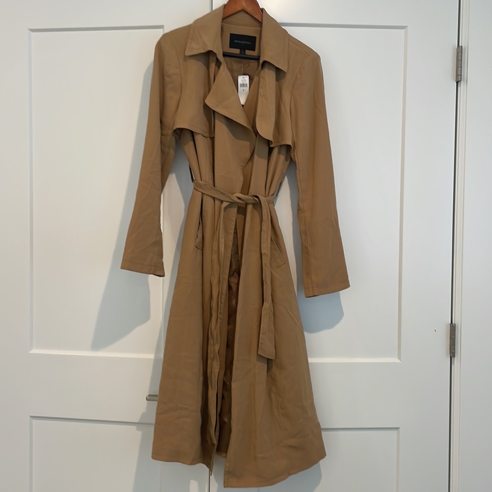 Banana Republic Women's trench coat, size small.